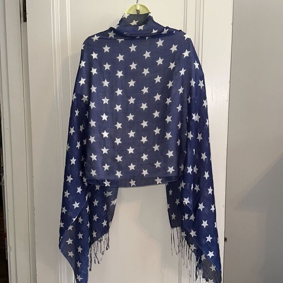Thin blue shawl/wrap with white stars & fringe hem - Picture 5 of 6